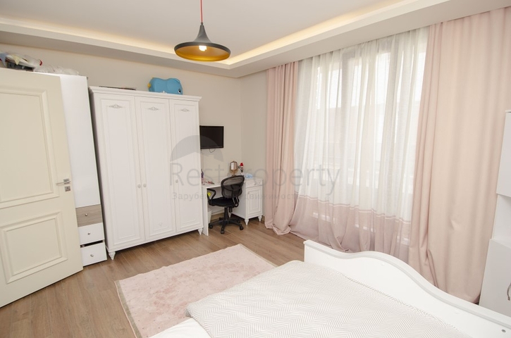 فيلا من طابقين 6 + 1 في منطقة كونيالتي في أنطاليا