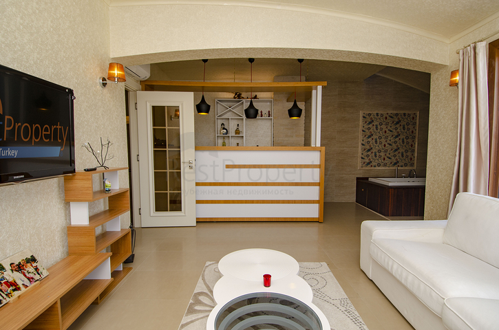 فيلا من طابقين 6 + 1 في منطقة كونيالتي في أنطاليا