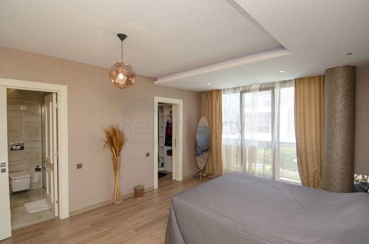 فيلا من طابقين 6 + 1 في منطقة كونيالتي في أنطاليا