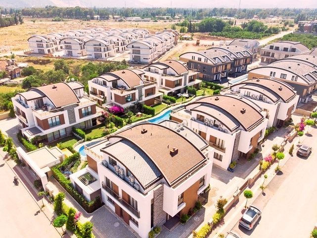 فيلا من طابقين 6 + 1 في منطقة كونيالتي في أنطاليا