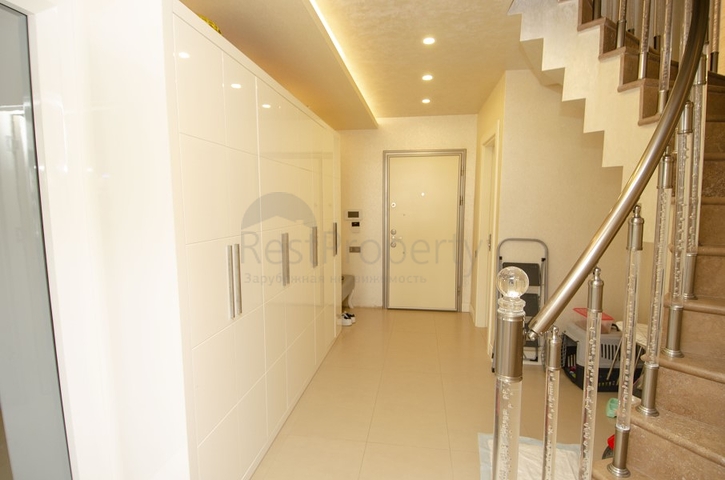 فيلا من طابقين 6 + 1 في منطقة كونيالتي في أنطاليا