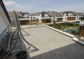 فيلا من طابقين 6 + 1 في منطقة كونيالتي في أنطاليا