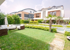 فيلا من طابقين 6 + 1 في منطقة كونيالتي في أنطاليا