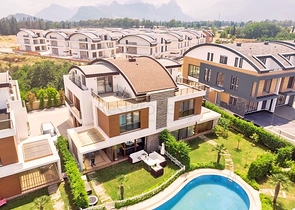 فيلا من طابقين 6 + 1 في منطقة كونيالتي في أنطاليا