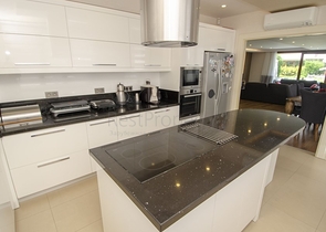 فيلا من طابقين 6 + 1 في منطقة كونيالتي في أنطاليا