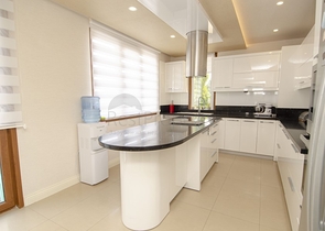 فيلا من طابقين 6 + 1 في منطقة كونيالتي في أنطاليا