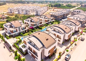 فيلا من طابقين 6 + 1 في منطقة كونيالتي في أنطاليا