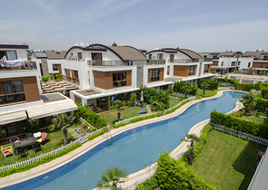 فيلا من طابقين 6 + 1 في منطقة كونيالتي في أنطاليا