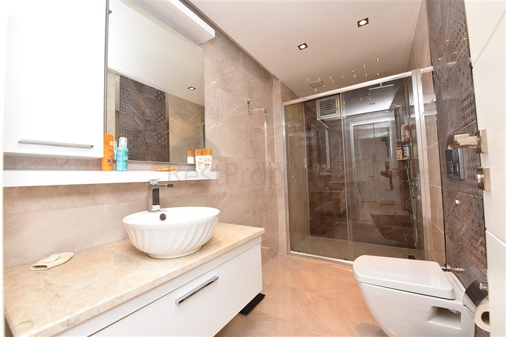 شقة ثلاث غرف وصالة مفروشة في مركز الانيا 