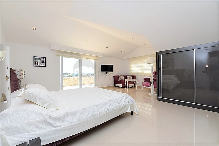 شقة ثلاث غرف وصالة مفروشة في مركز الانيا 