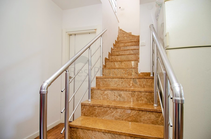 شقة 3 + 1 تطل على البحر الأبيض المتوسط في كونيالتي أنطاليا