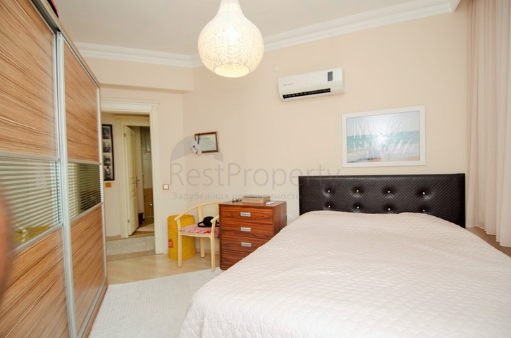 شقة بغرفتي نوم في مجمع سكني مع حوض سباحة في منطقة كونيالتي