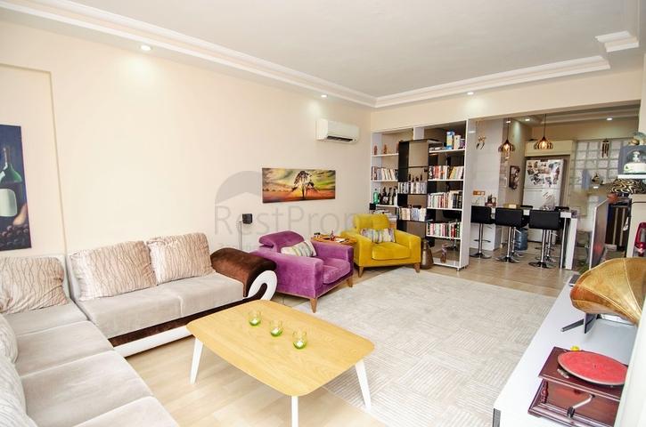 شقة بغرفتي نوم في مجمع سكني مع حوض سباحة في منطقة كونيالتي