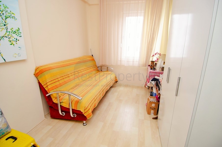 شقة بغرفتي نوم في مجمع سكني مع حوض سباحة في منطقة كونيالتي