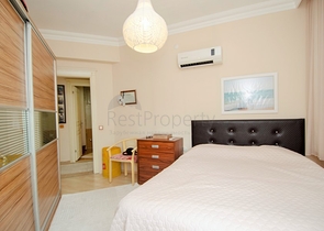 شقة بغرفتي نوم في مجمع سكني مع حوض سباحة في منطقة كونيالتي