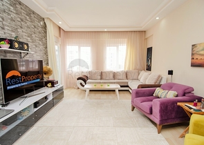 شقة بغرفتي نوم في مجمع سكني مع حوض سباحة في منطقة كونيالتي