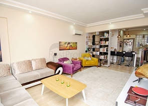 شقة بغرفتي نوم في مجمع سكني مع حوض سباحة في منطقة كونيالتي