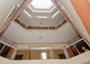 شقة بغرفتي نوم في مجمع سكني مع حوض سباحة في منطقة كونيالتي