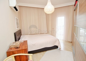 شقة بغرفتي نوم في مجمع سكني مع حوض سباحة في منطقة كونيالتي