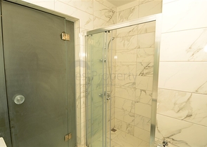 للبيع شقة بتصميم غرفتي نوم وصالة ضمن مجمع سكني في افسلار - الانيا 