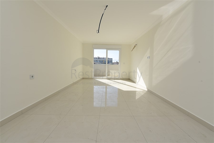 دوبلكس باطلالة بحرية ضمن مجمع حديث في منطقة كاستل الهادئة 