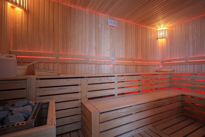 ضمن مجمع سكني حديث بأول خط على البحر - غرفة نوم وصالة في مهموتلار -الانيا 