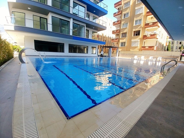 ضمن مجمع سكني حديث بأول خط على البحر - غرفة نوم وصالة في مهموتلار -الانيا 