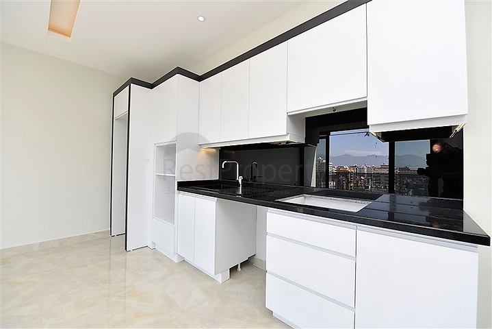 ضمن مجمع سكني حديث بأول خط على البحر - غرفة نوم وصالة في مهموتلار -الانيا 