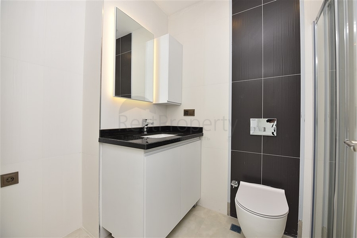 ضمن مجمع سكني حديث بأول خط على البحر - غرفة نوم وصالة في مهموتلار -الانيا 