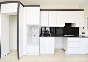 ضمن مجمع سكني حديث بأول خط على البحر - غرفة نوم وصالة في مهموتلار -الانيا 