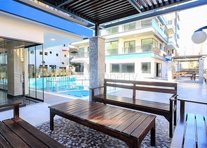 ضمن مجمع سكني حديث بأول خط على البحر - غرفة نوم وصالة في مهموتلار -الانيا 