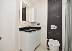 ضمن مجمع سكني حديث بأول خط على البحر - غرفة نوم وصالة في مهموتلار -الانيا 