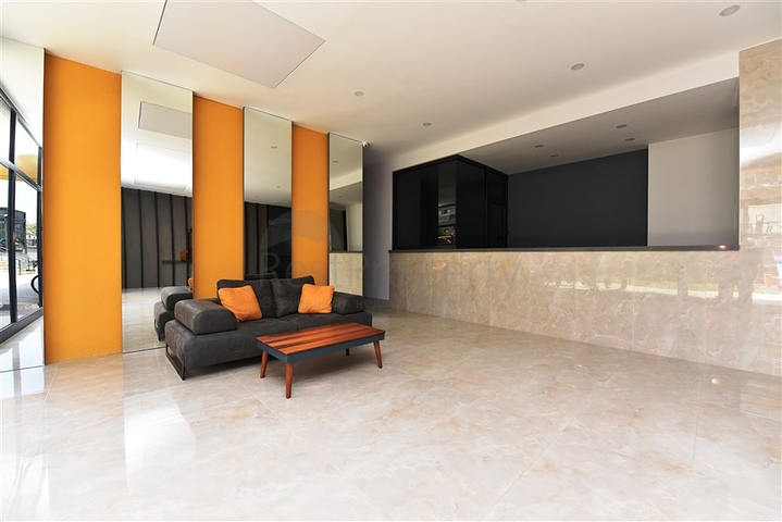 شقة بتصميم غرفتين وصالة  - ضمن مجمع حديث في مهموتلار 