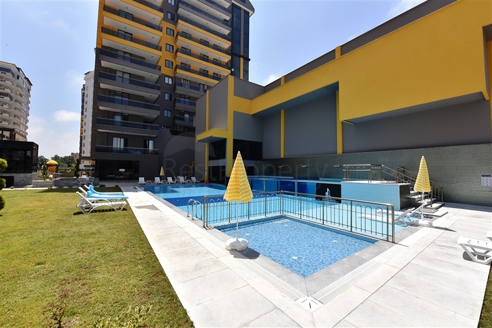 شقة بتصميم غرفتين وصالة  - ضمن مجمع حديث في مهموتلار 