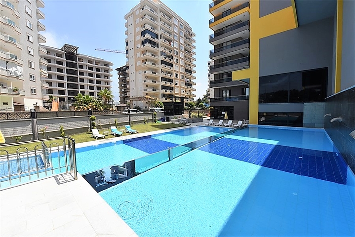 شقة بتصميم غرفتين وصالة  - ضمن مجمع حديث في مهموتلار 