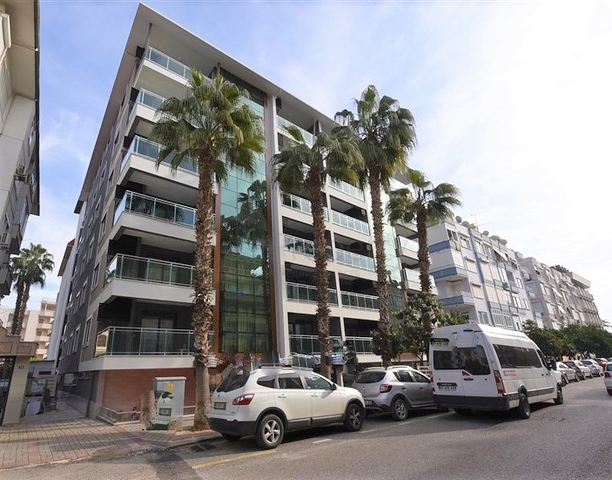 مجمع سكني حديث في مركز الانيا -للراغبين بالاستثمار 