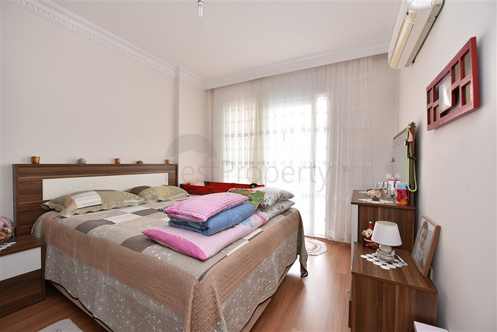 دوبلكس بتصميم ثلاث غرف وصالة ضمن مجمع حديث في منطقة مهموتلار 