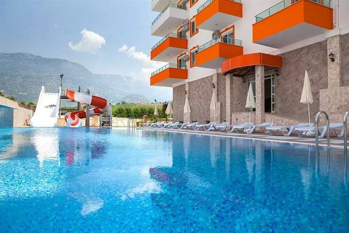 دوبلكس بتصميم ثلاث غرف وصالة ضمن مجمع حديث في منطقة مهموتلار 