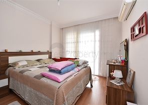 دوبلكس بتصميم ثلاث غرف وصالة ضمن مجمع حديث في منطقة مهموتلار 