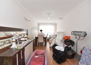 دوبلكس بتصميم ثلاث غرف وصالة ضمن مجمع حديث في منطقة مهموتلار 