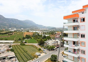 دوبلكس بتصميم ثلاث غرف وصالة ضمن مجمع حديث في منطقة مهموتلار 