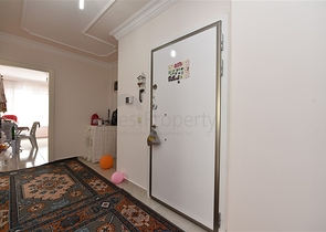 دوبلكس بتصميم ثلاث غرف وصالة ضمن مجمع حديث في منطقة مهموتلار 