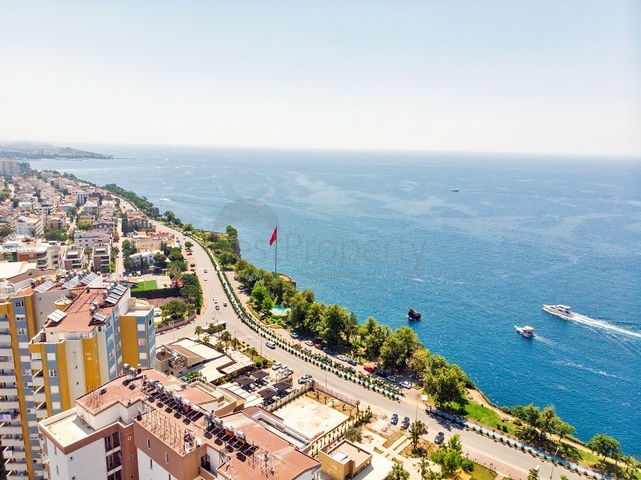 فيلا 6 + 2 في وسط لارا أنطاليا 200 م إلى البحر