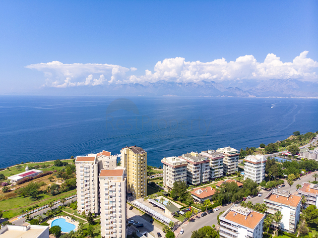 فيلا 6 + 2 في وسط لارا أنطاليا 200 م إلى البحر