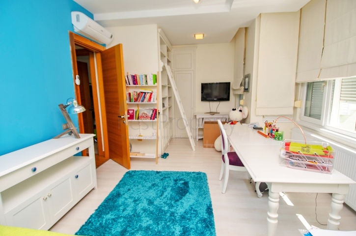 فيلا 6 + 2 في وسط لارا أنطاليا 200 م إلى البحر