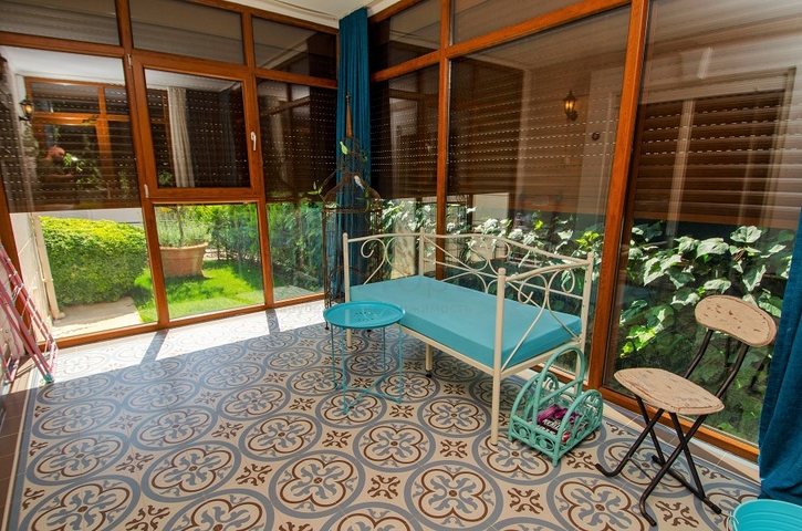 فيلا 6 + 2 في وسط لارا أنطاليا 200 م إلى البحر