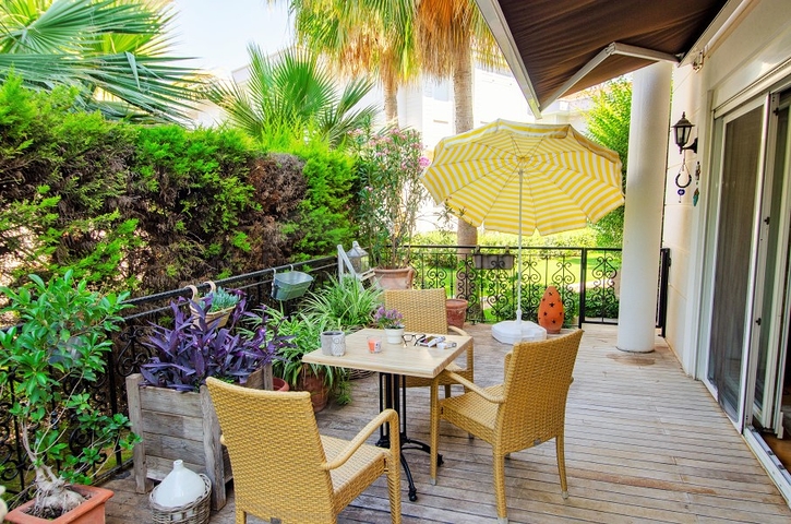 فيلا 6 + 2 في وسط لارا أنطاليا 200 م إلى البحر