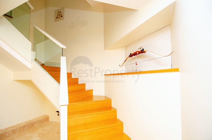 فيلا 6 + 2 في وسط لارا أنطاليا 200 م إلى البحر