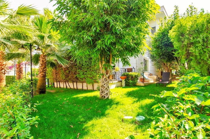 فيلا 6 + 2 في وسط لارا أنطاليا 200 م إلى البحر