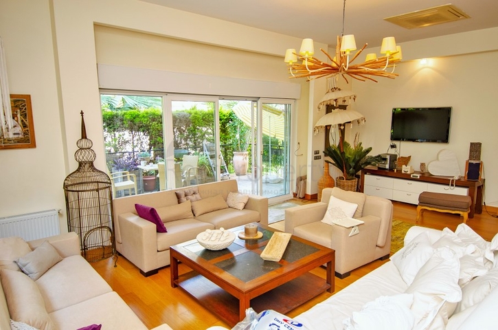 فيلا 6 + 2 في وسط لارا أنطاليا 200 م إلى البحر